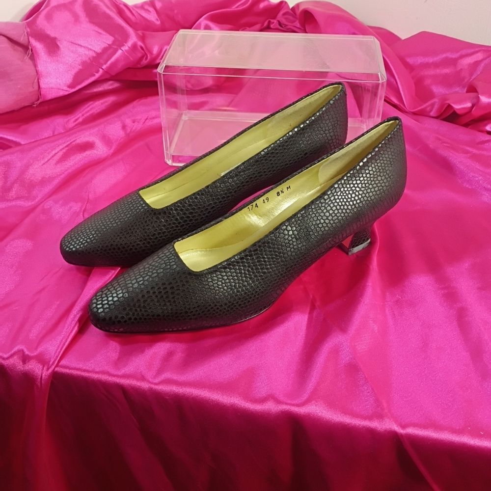 Bandolino Cousin Heels 8.5 US Leather Pumps 2 1/4 In Black Spain.